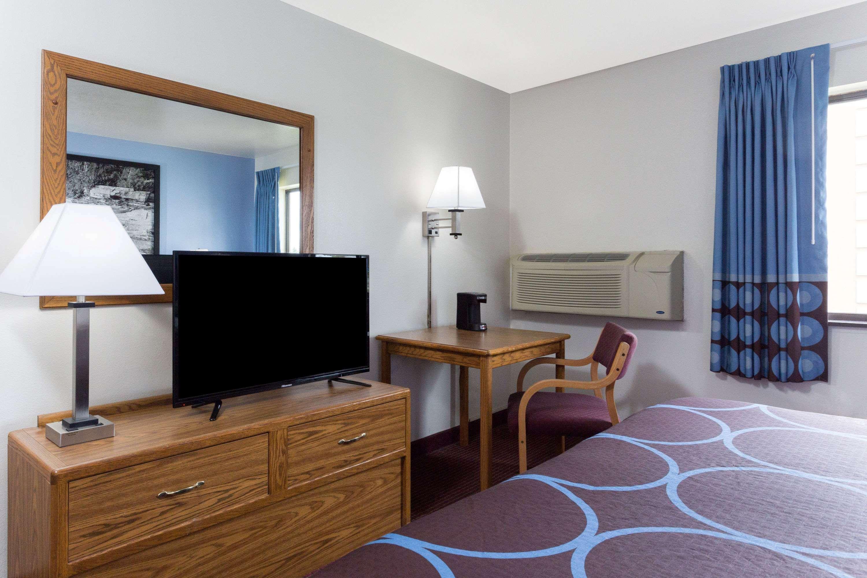 Hotel Super 8 By Wyndham Wisconsin Dells Zewnętrze zdjęcie